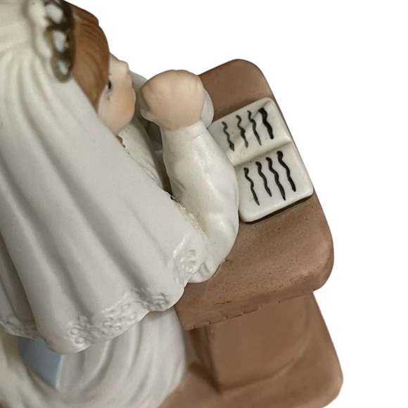 Enesco Religious Girl First Holy 1st Communion Ceramic Figure Statue VTG 1981 - Picture 13 of 14